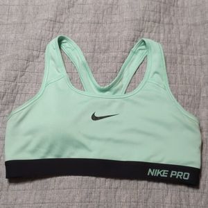 Nike pro sports bra